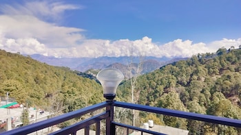 Baikunth Home Stays,,2 star