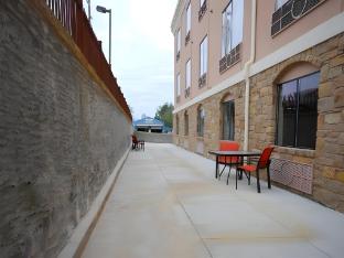 holiday inn express and suites gonzales by ihg