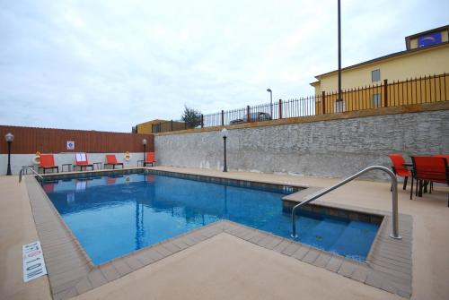holiday inn express and suites gonzales by ihg