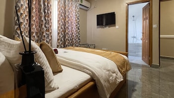jpn square douala