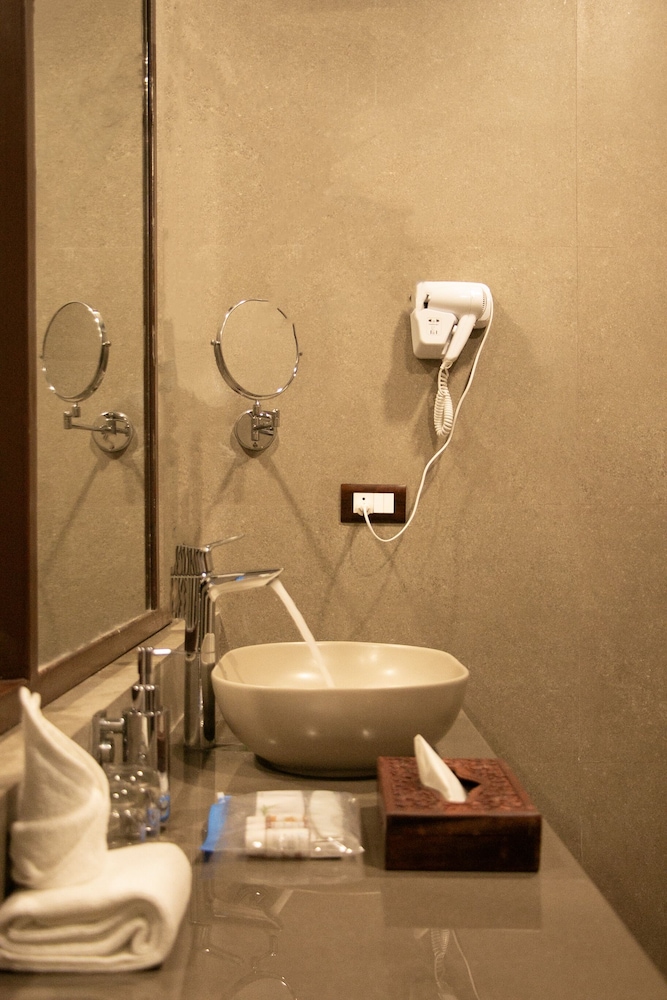 kashi anandam signature collection by eight continents