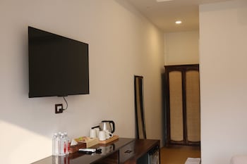 kashi anandam signature collection by eight continents