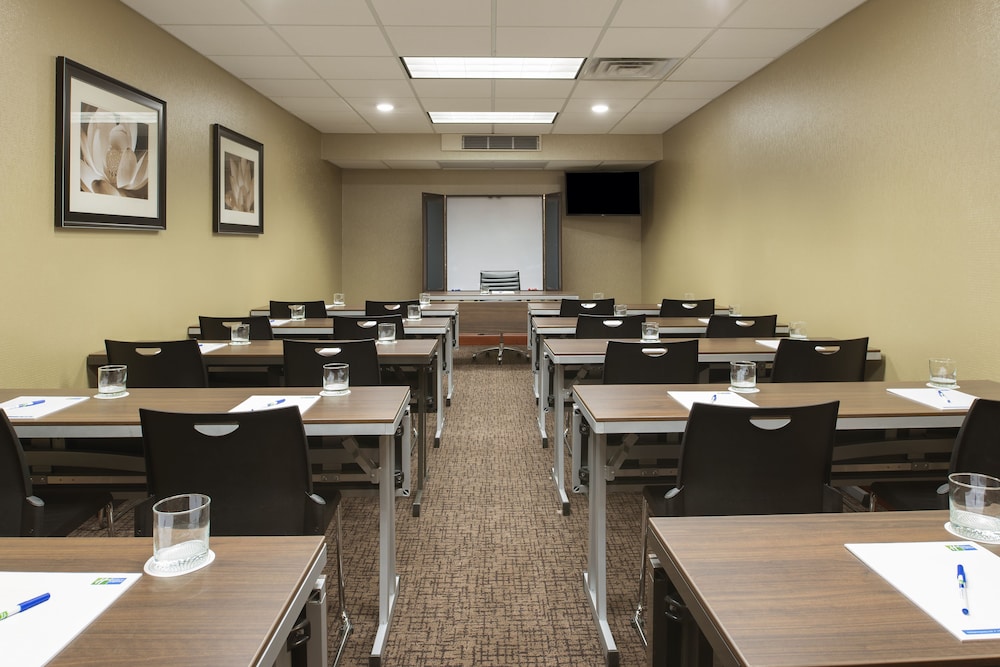 holiday inn express hotel and suites grand rapids north by ihg