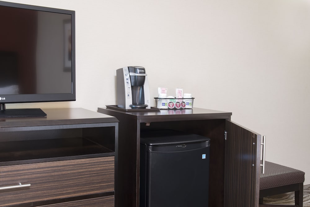 holiday inn express hotel and suites grand rapids north by ihg