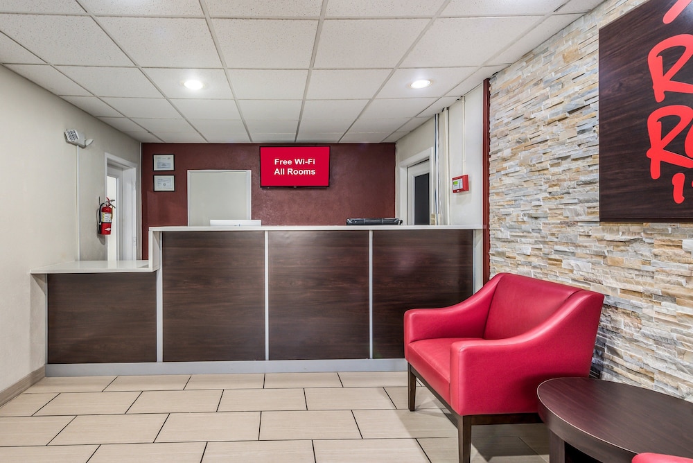 red roof inn and suites wapakoneta