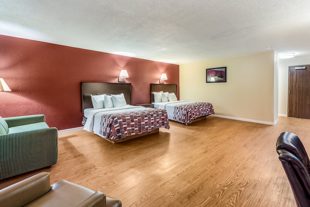 red roof inn and suites wapakoneta