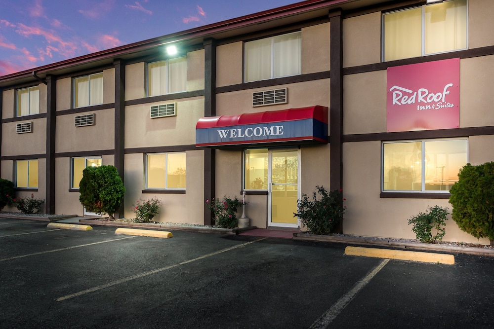red roof inn and suites wapakoneta