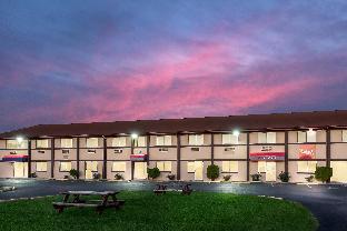 red roof inn and suites wapakoneta