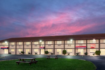 Red Roof Inn & Suites Wapakoneta,Wapakoneta>>Lima,2 star