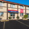 red roof inn and suites wapakoneta