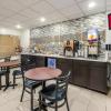 red roof inn and suites wapakoneta