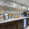 red roof inn and suites wapakoneta