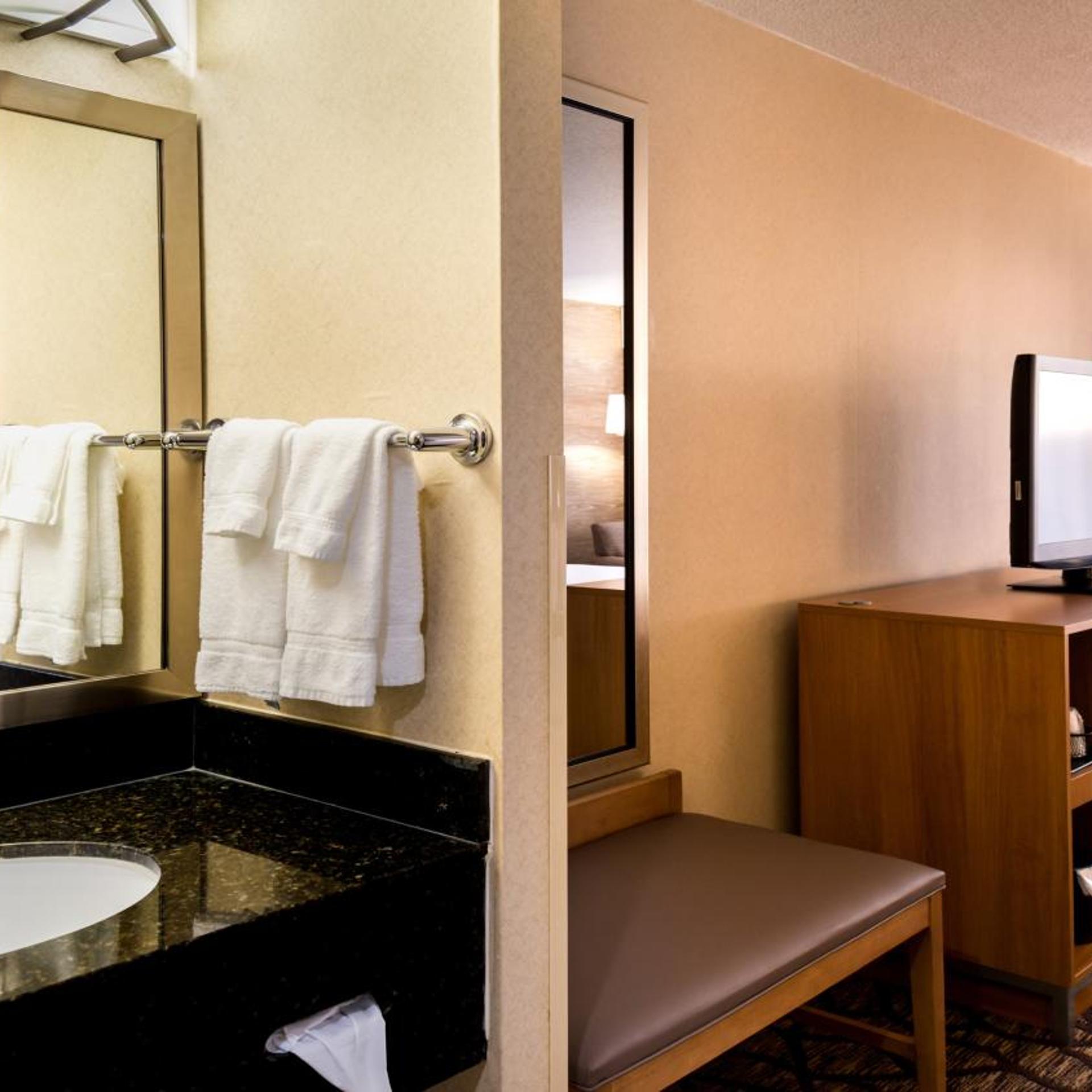 holiday inn hotel and suites warren by ihg