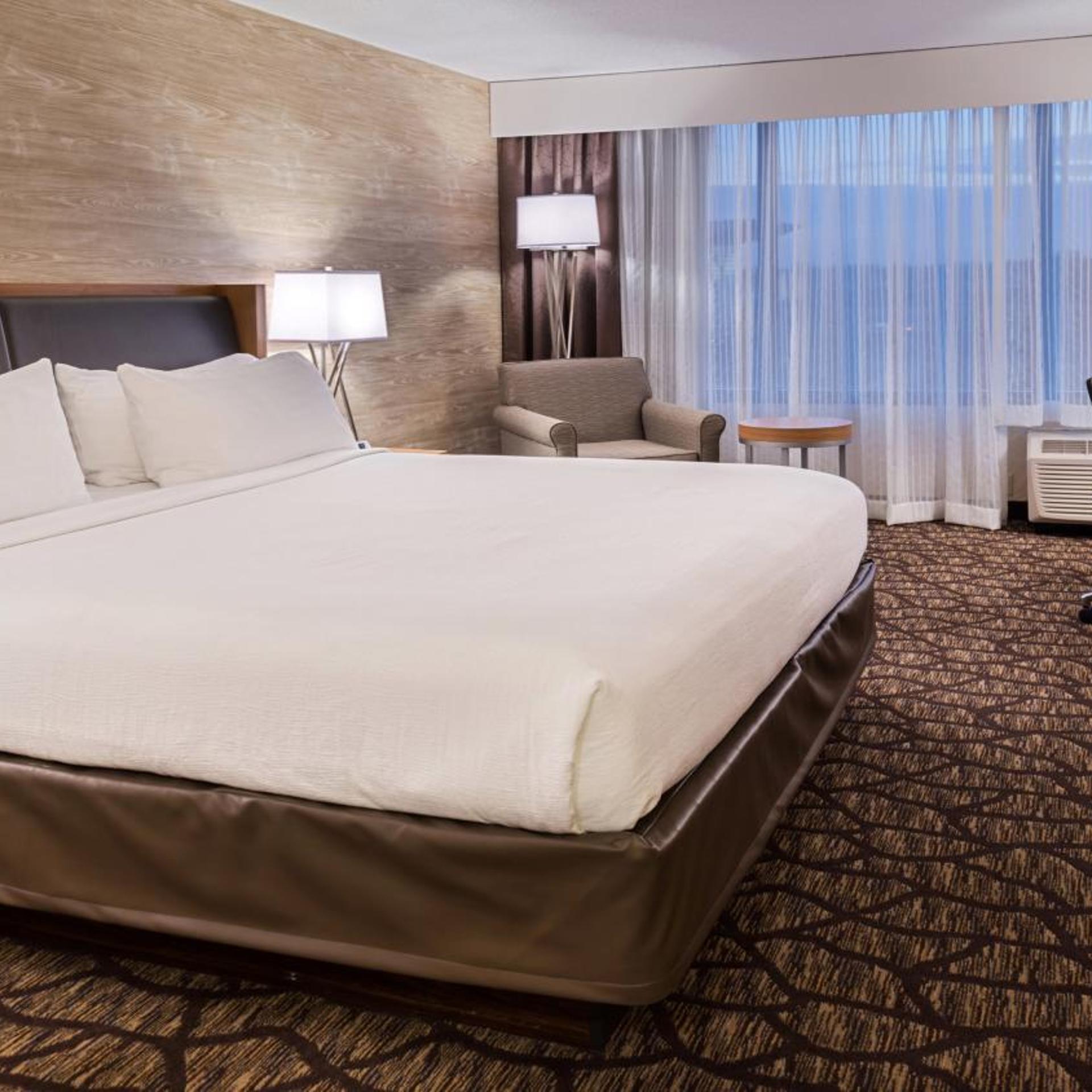 holiday inn hotel and suites warren by ihg