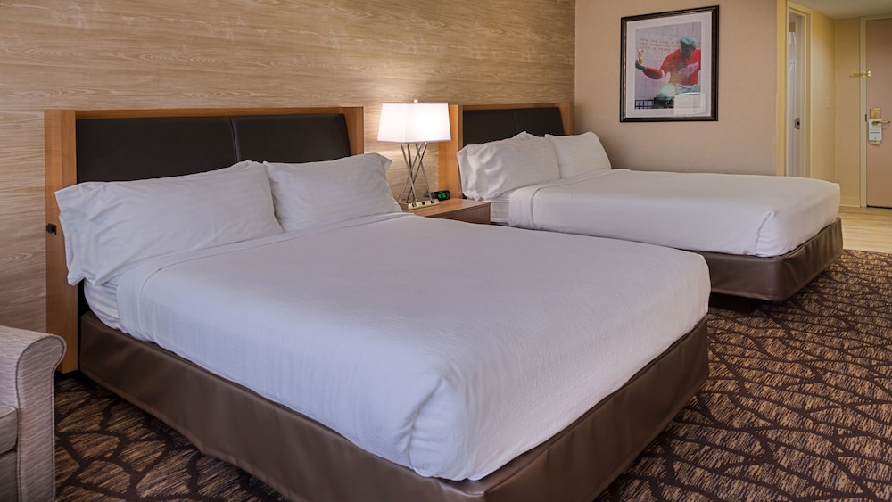 holiday inn hotel and suites warren by ihg