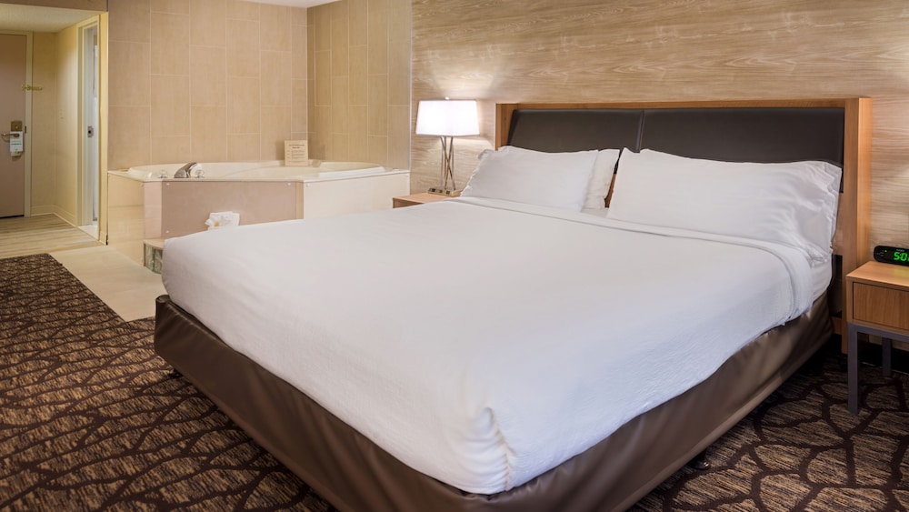 holiday inn hotel and suites warren by ihg