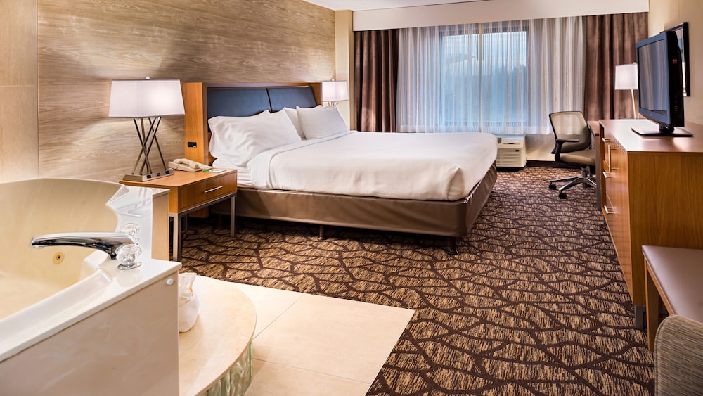holiday inn hotel and suites warren by ihg