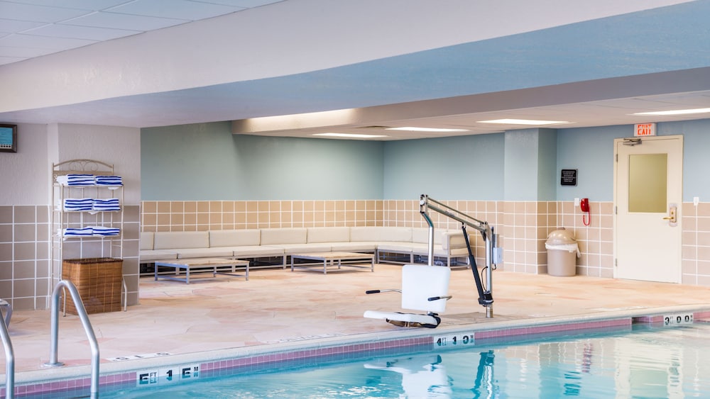 holiday inn hotel and suites warren by ihg