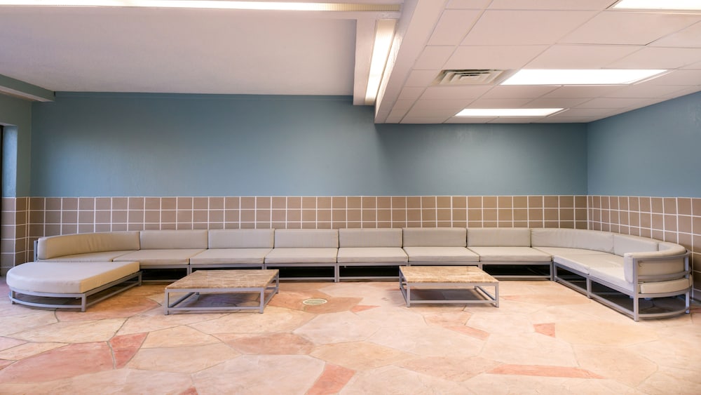 holiday inn hotel and suites warren by ihg