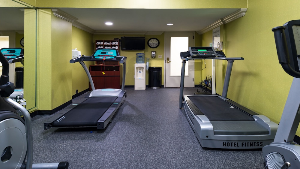 holiday inn hotel and suites warren by ihg