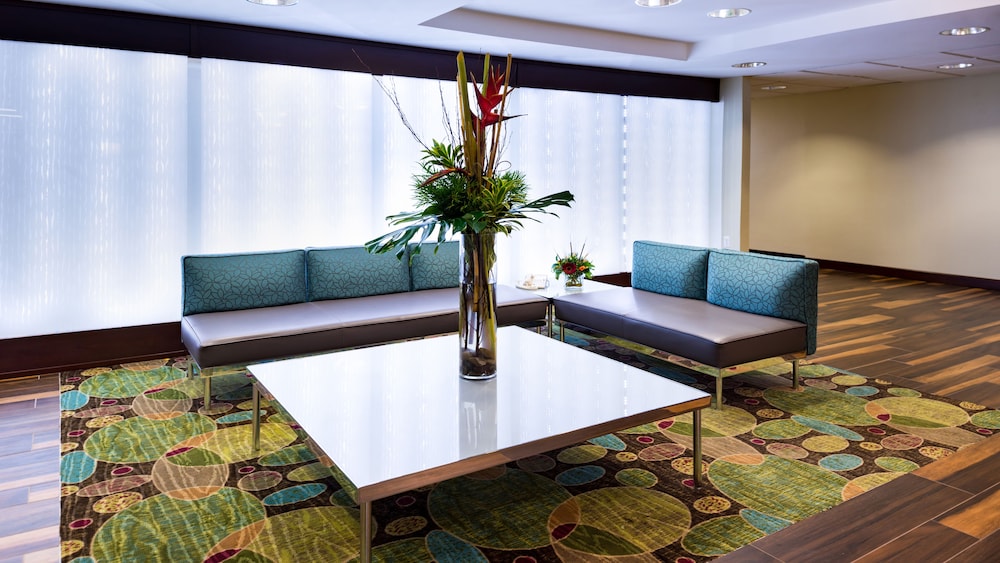 holiday inn hotel and suites warren by ihg