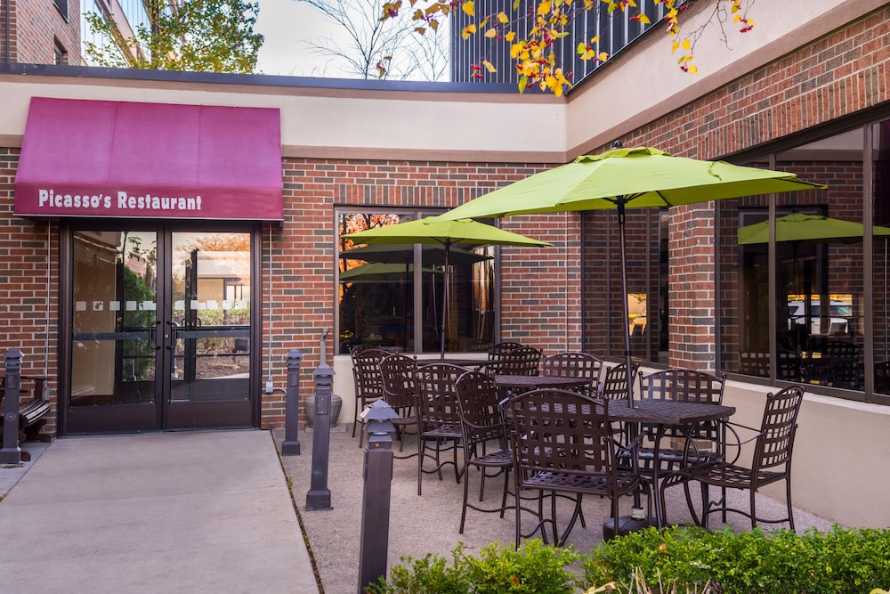 holiday inn hotel and suites warren by ihg