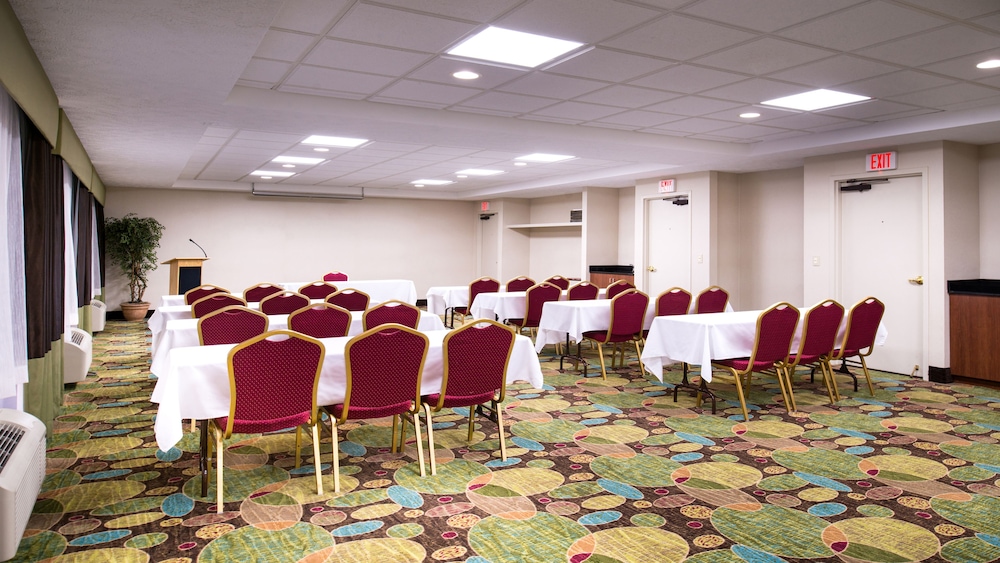 holiday inn hotel and suites warren by ihg
