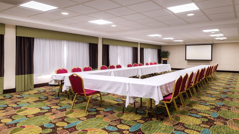 holiday inn hotel and suites warren by ihg