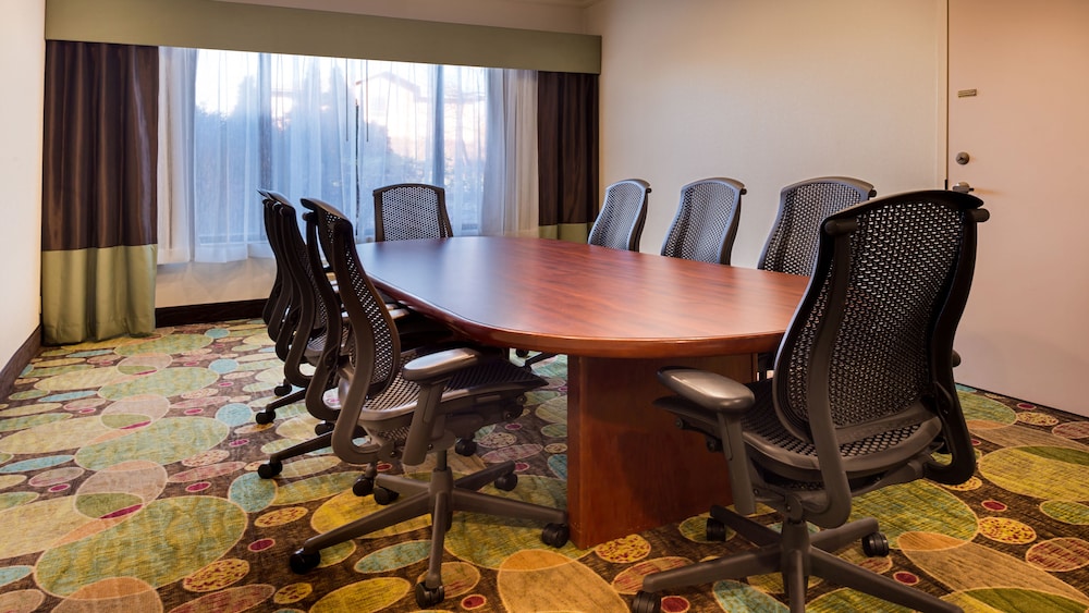 holiday inn hotel and suites warren by ihg
