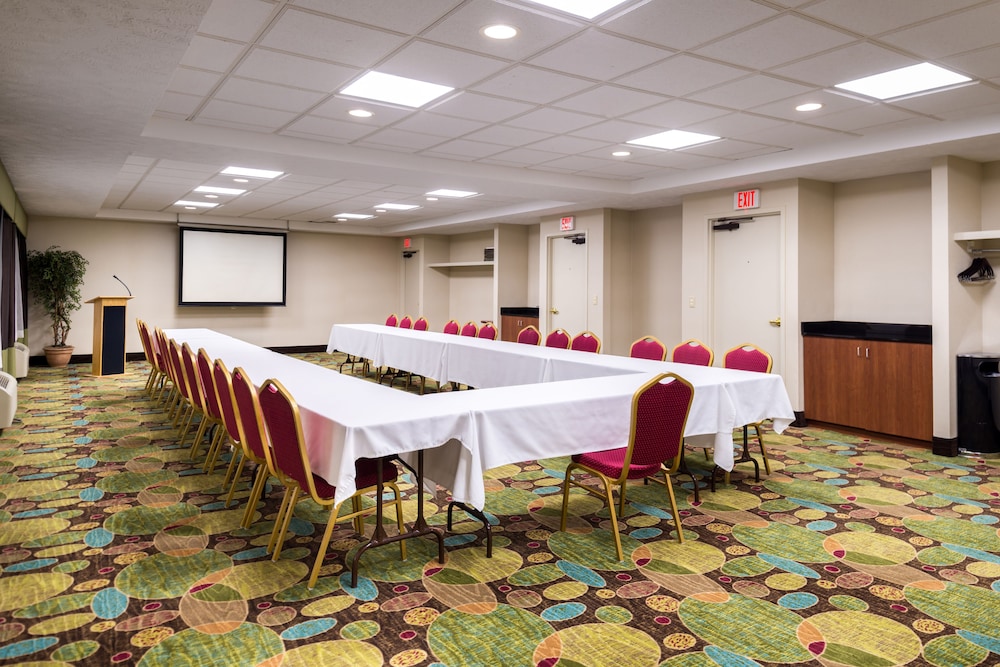holiday inn hotel and suites warren by ihg
