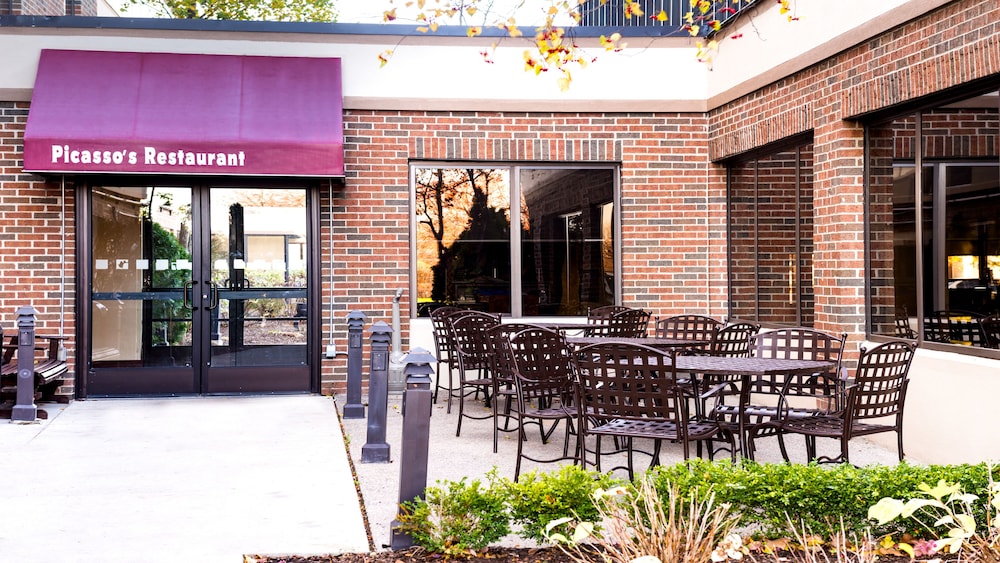 holiday inn hotel and suites warren by ihg