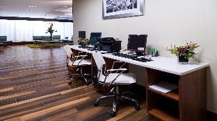 holiday inn hotel and suites warren by ihg