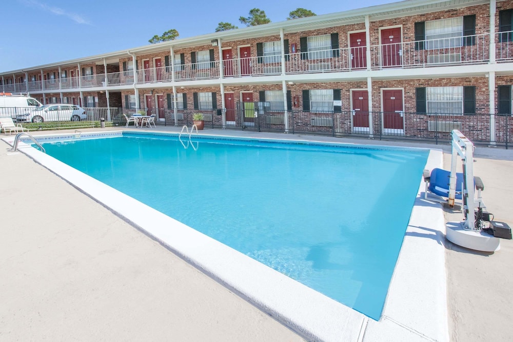 Super 8 By Wyndham Monroe West,West Monroe>>Monroe,2 star