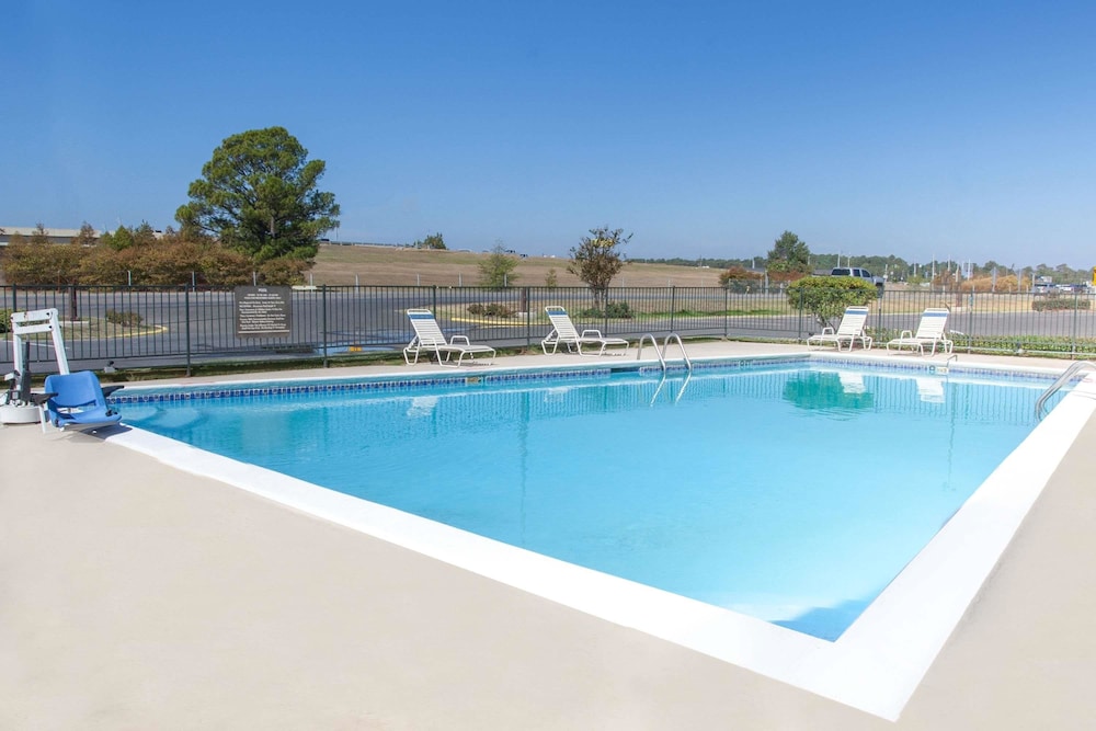 Super 8 By Wyndham Monroe West,West Monroe>>Monroe,2 star