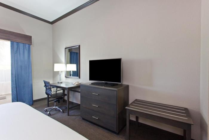 holiday inn express hotel and suites wharton by ihg