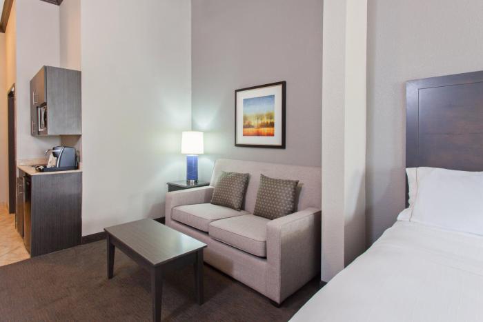 holiday inn express hotel and suites wharton by ihg