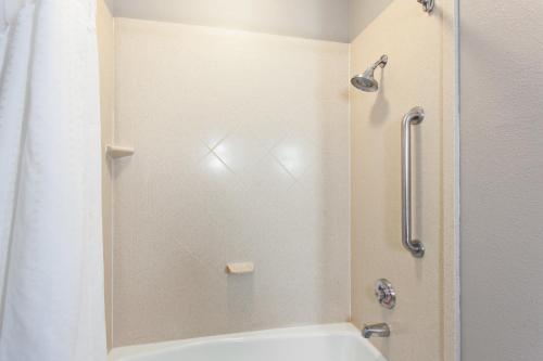 holiday inn express hotel and suites wharton by ihg