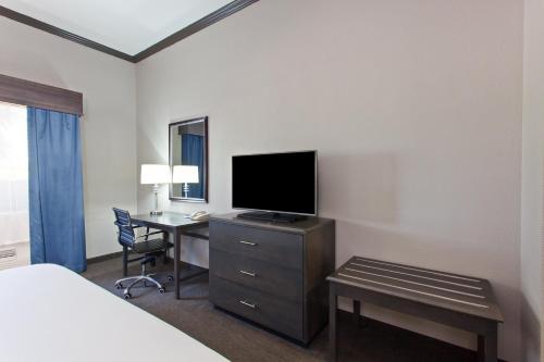 holiday inn express hotel and suites wharton by ihg