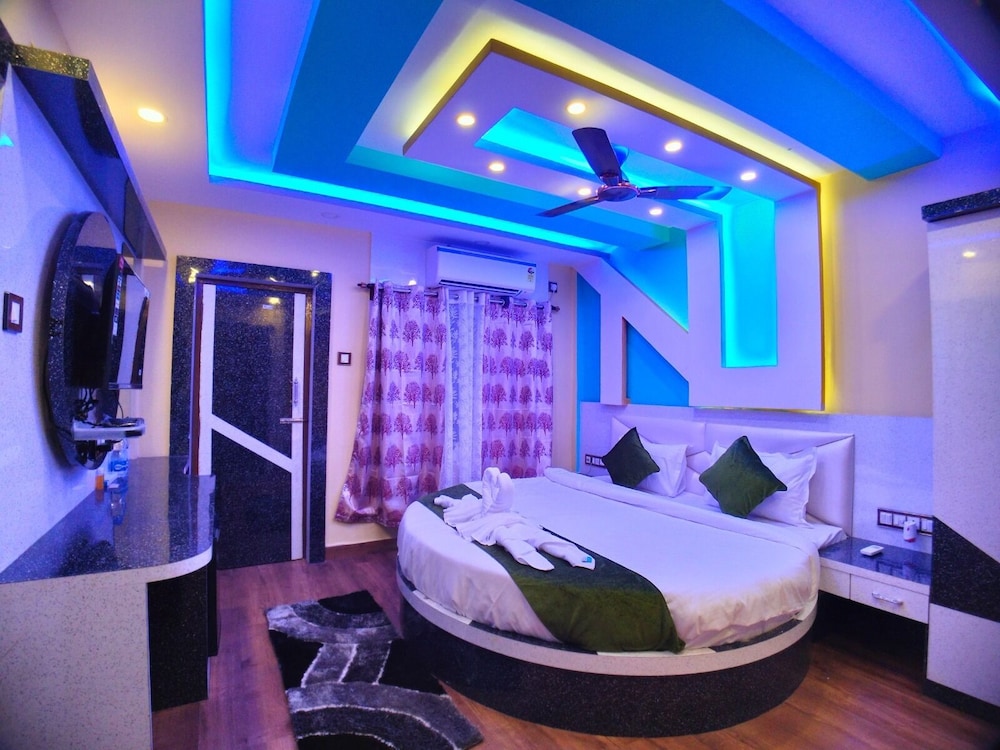 the pelican beach resort mandarmoni