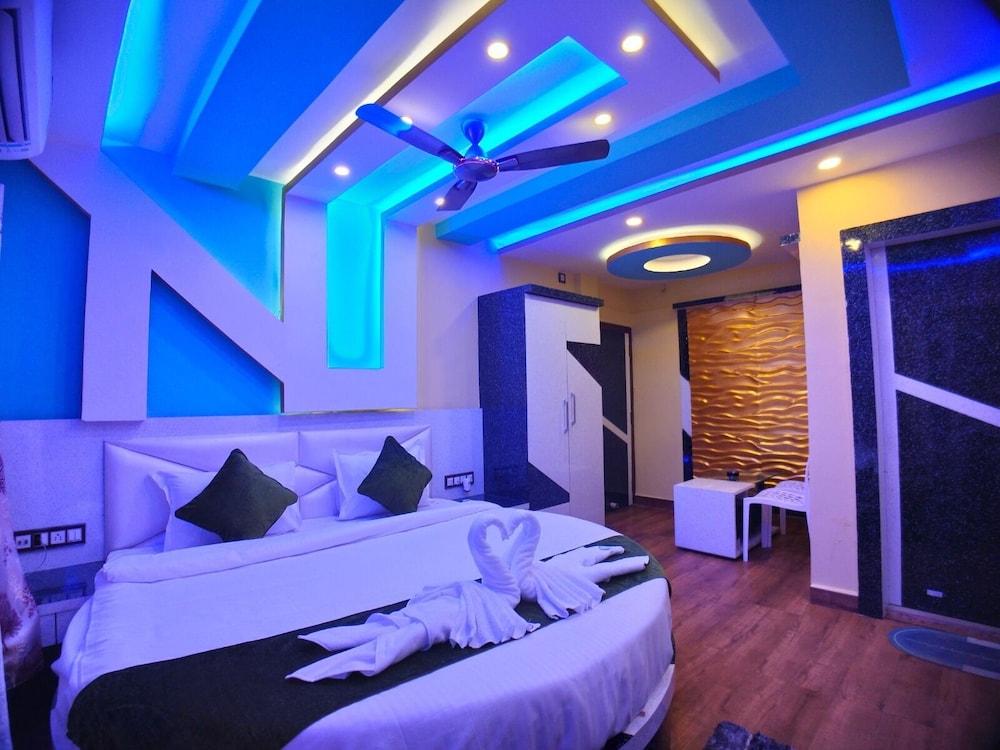 the pelican beach resort mandarmoni