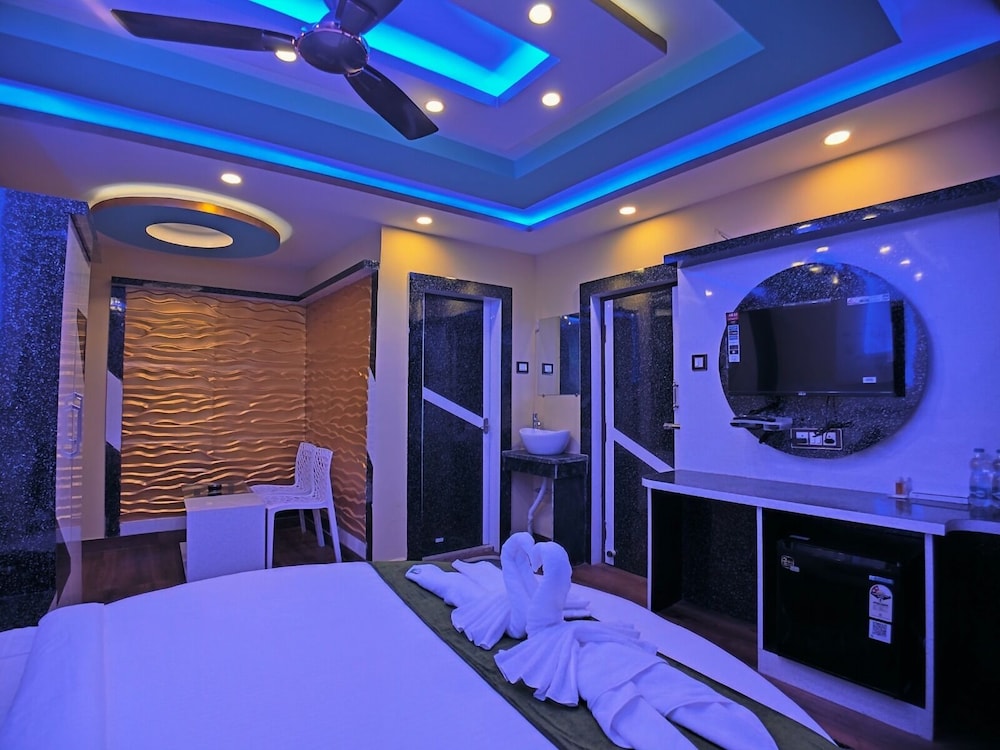 the pelican beach resort mandarmoni