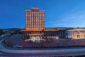 Ramada Plaza By Wyndham Ezhou Binjiang,,2 star