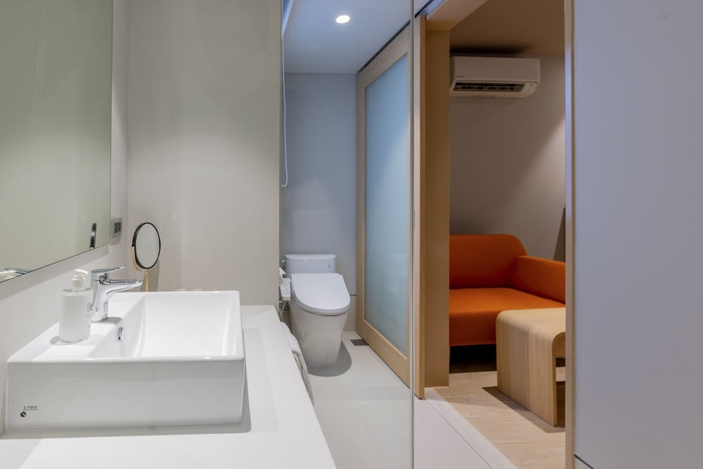 nishitetsu hotel croom bangkok silom