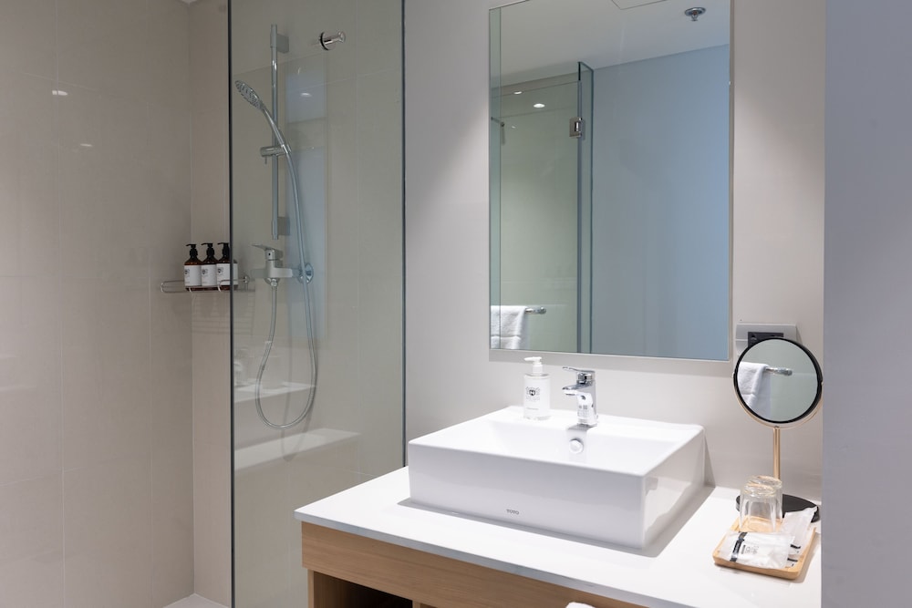 nishitetsu hotel croom bangkok silom