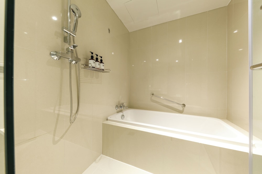 nishitetsu hotel croom bangkok silom