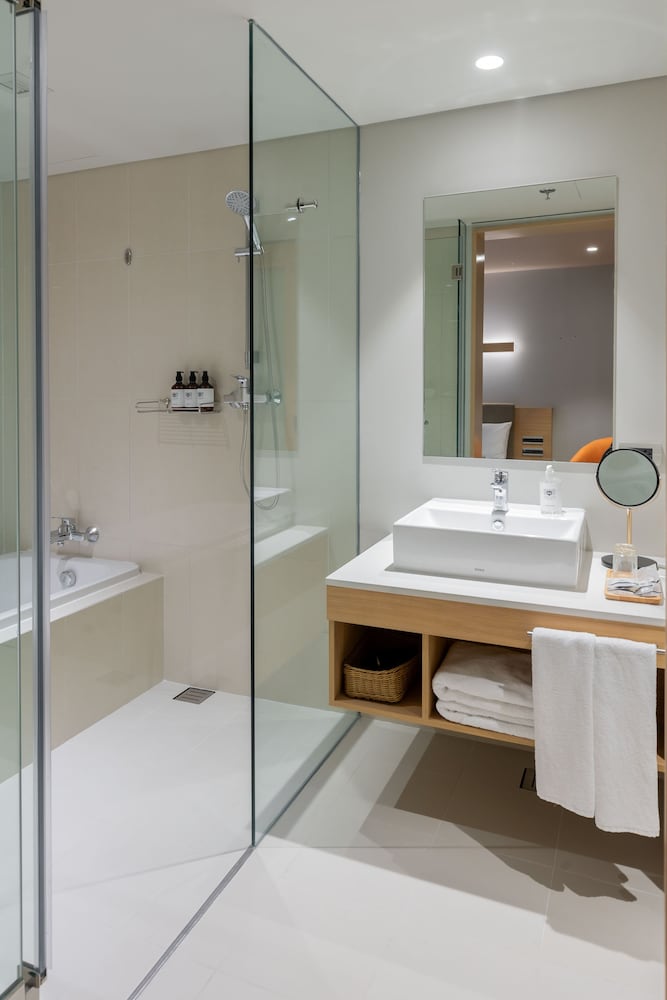 nishitetsu hotel croom bangkok silom