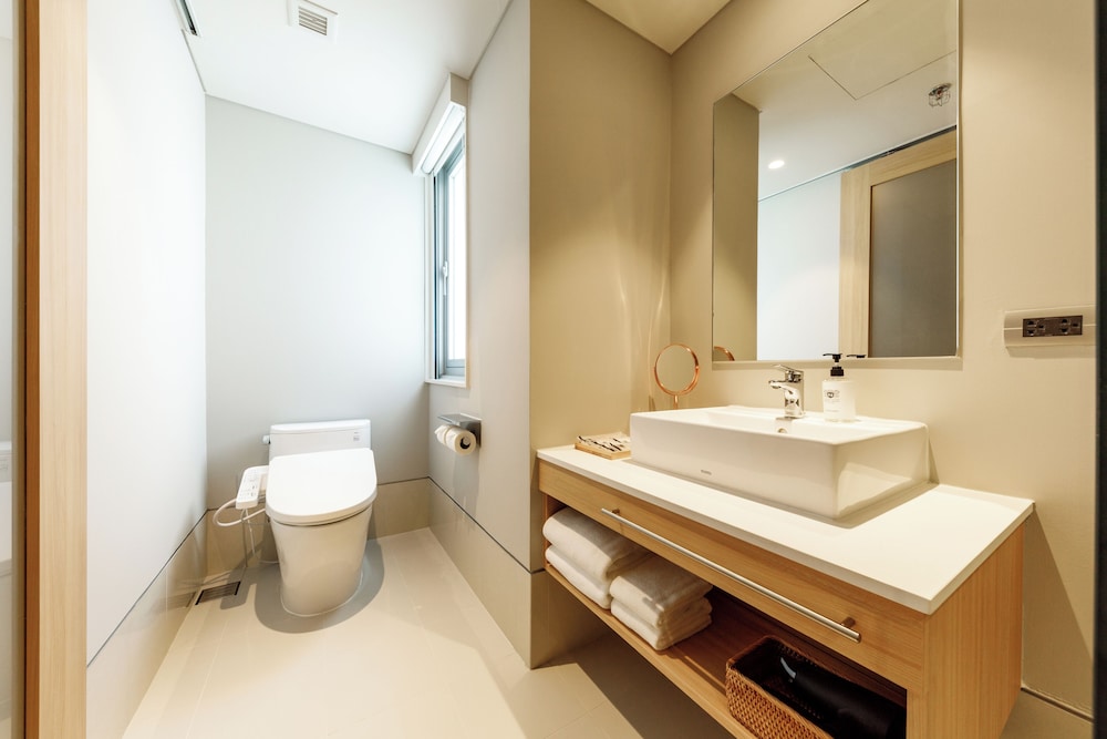 nishitetsu hotel croom bangkok silom