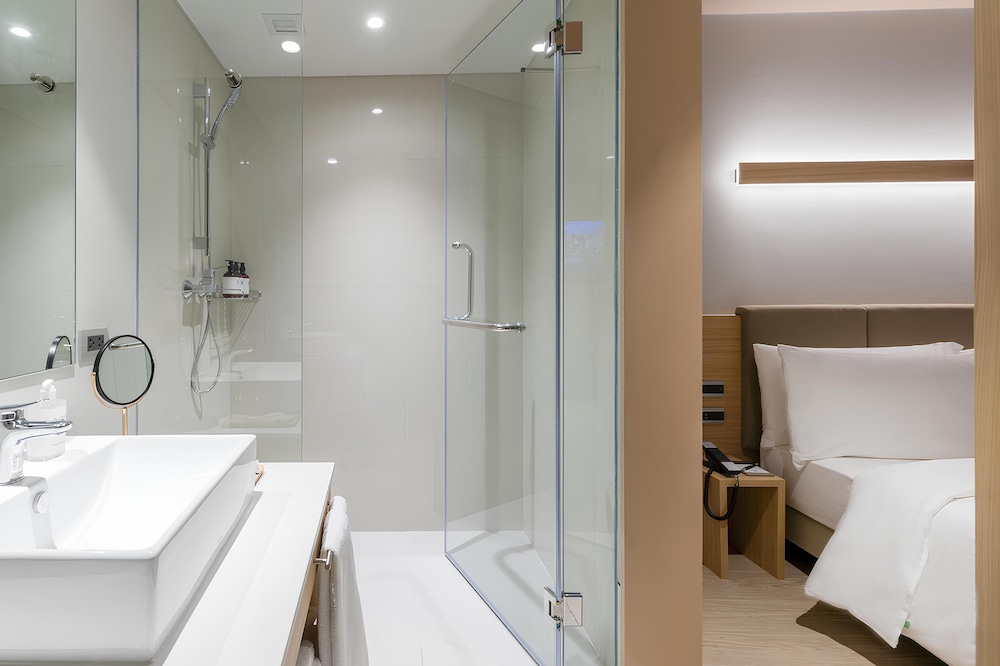 nishitetsu hotel croom bangkok silom