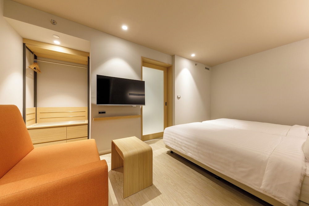 nishitetsu hotel croom bangkok silom