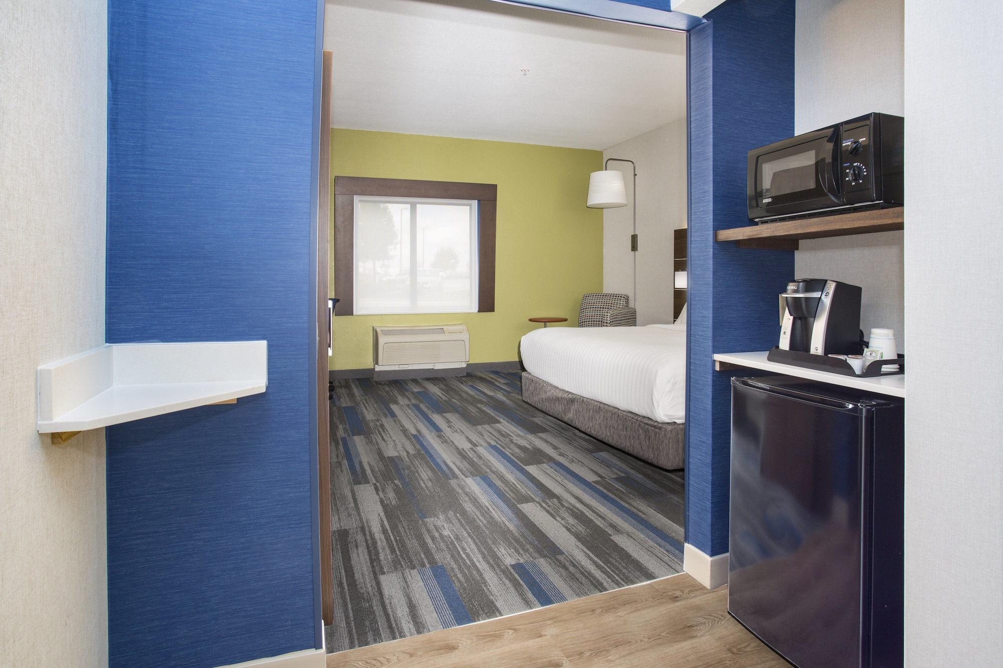 holiday inn express kansas city at the legends